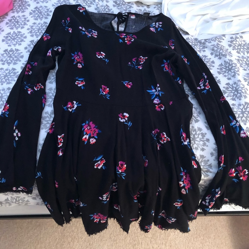 BELL SLEEVE DRESS F21